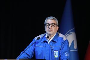 تاکید مدیرعامل ایران خودرو بر تحول ساختاری، تولید خودرو هیبریدی و ارتقای کیفیت در سال ۱۴۰۴